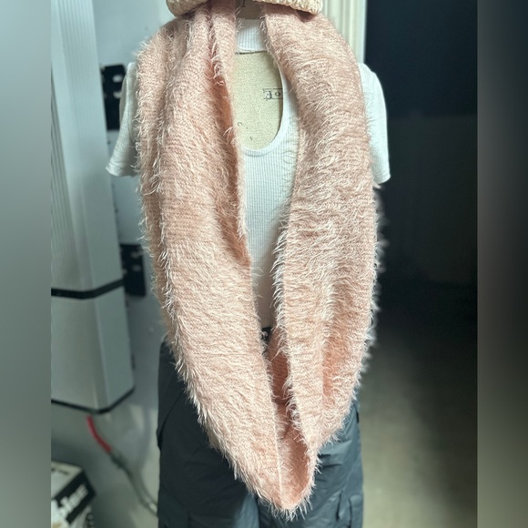 Baby Pink Knit Scarf and Beanie Hat Set - Picture 5 of 7